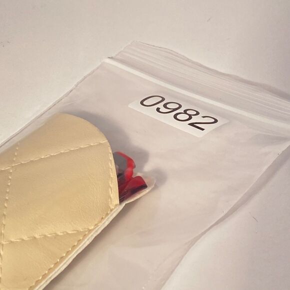 0982 Makeup Cosmetic 2.00 Flip Magnifying Glasses For Precision Application N… - Picture 10 of 10